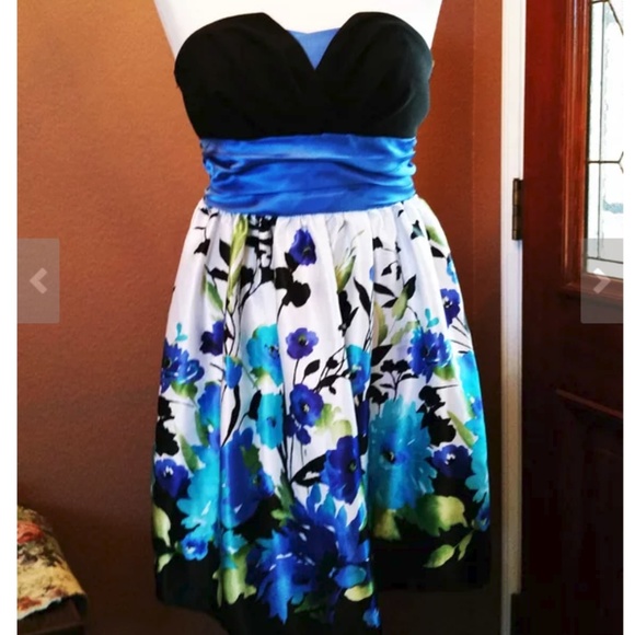 Trixxi Dresses & Skirts - Strapless Dress - Small